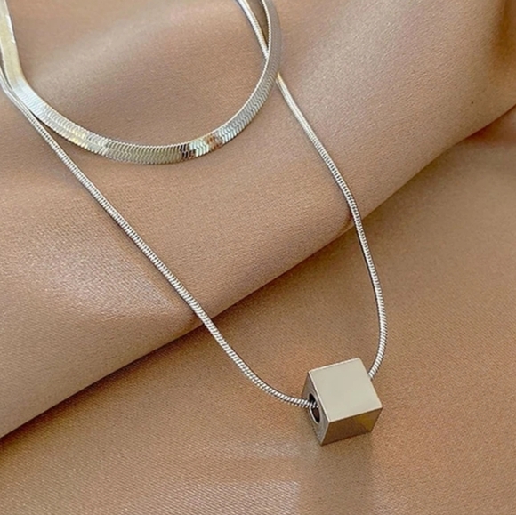 NEW Sleek Layered Snake Chain Necklace with Square Pendant - Picture 2 of 5